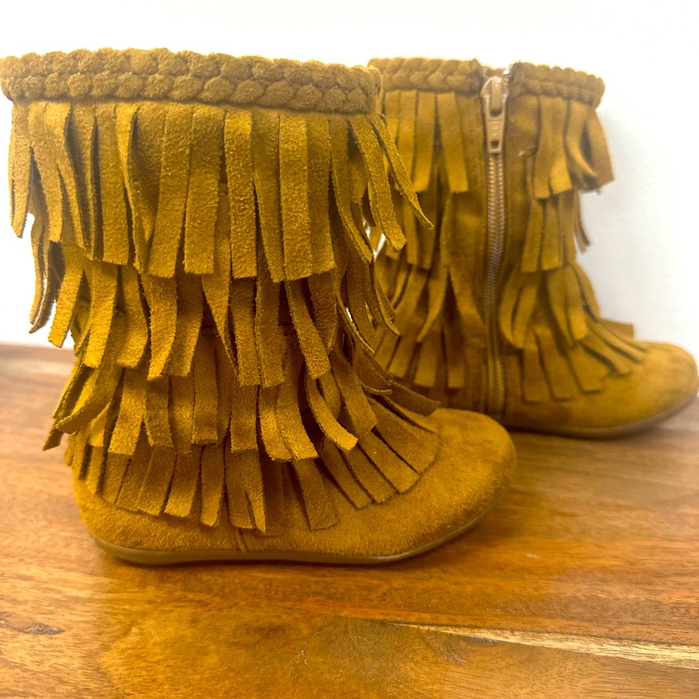 Little girls Moccasin Style Boots Size 7 new